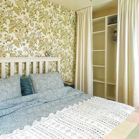 The Blomsholm Cabin - Recharge Your Electric Car Stromstad Bagian luar foto