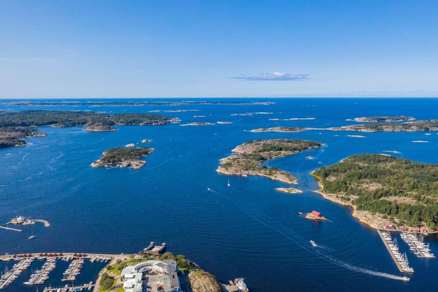 The Blomsholm Cabin - Recharge Your Electric Car Stromstad Bagian luar foto