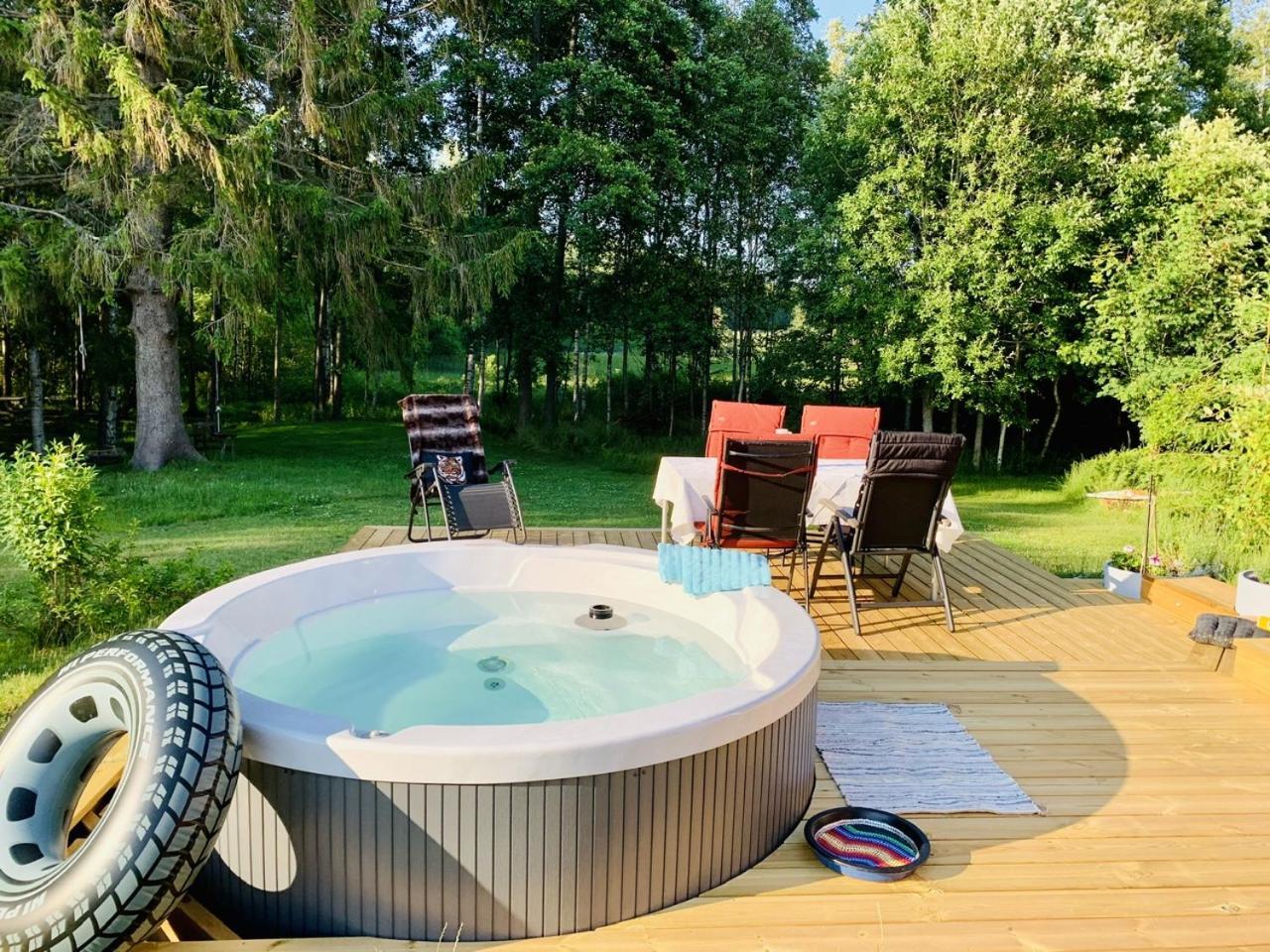 The Blomsholm Cabin - Recharge Your Electric Car Stromstad Bagian luar foto