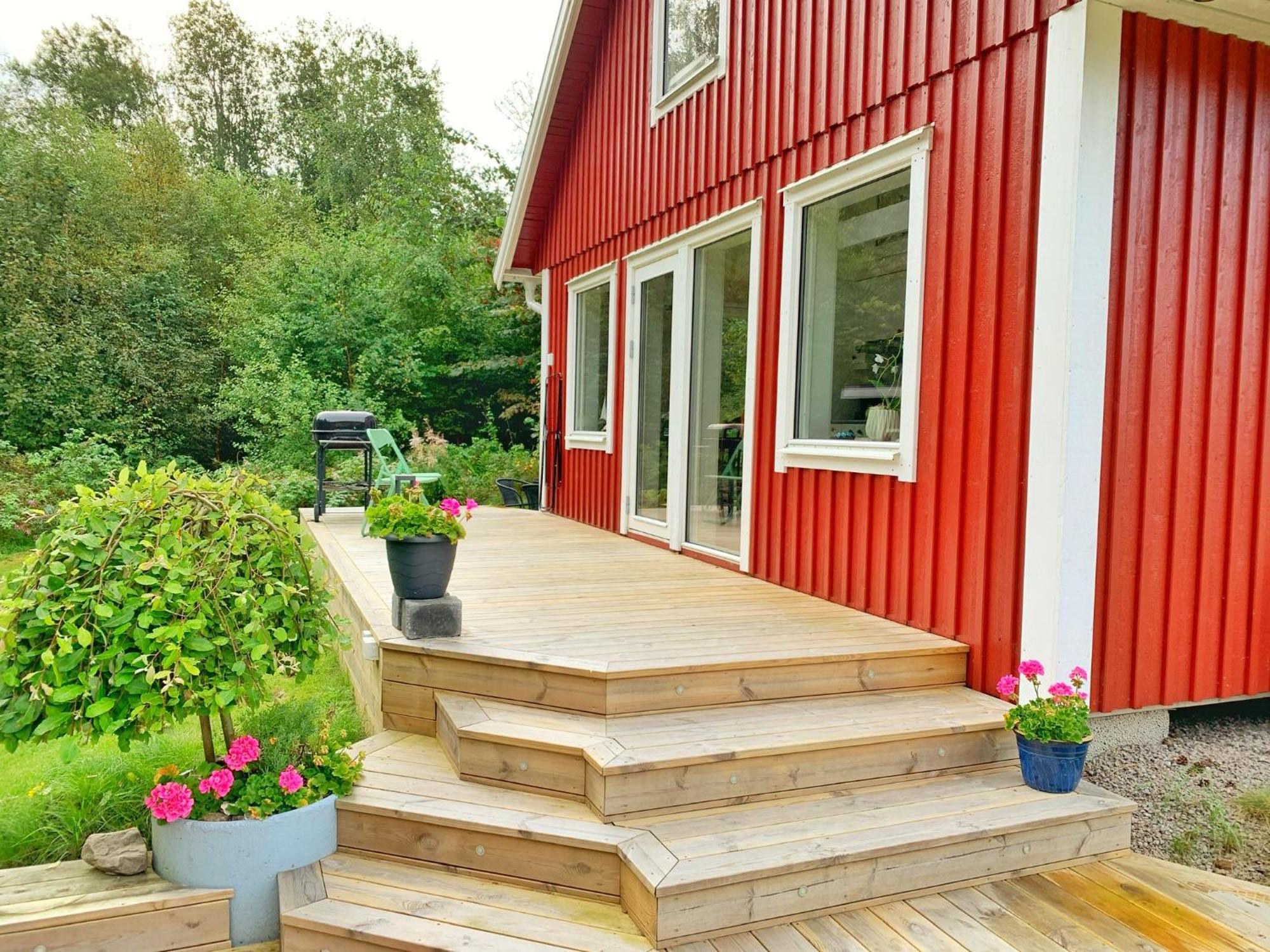The Blomsholm Cabin - Recharge Your Electric Car Stromstad Bagian luar foto