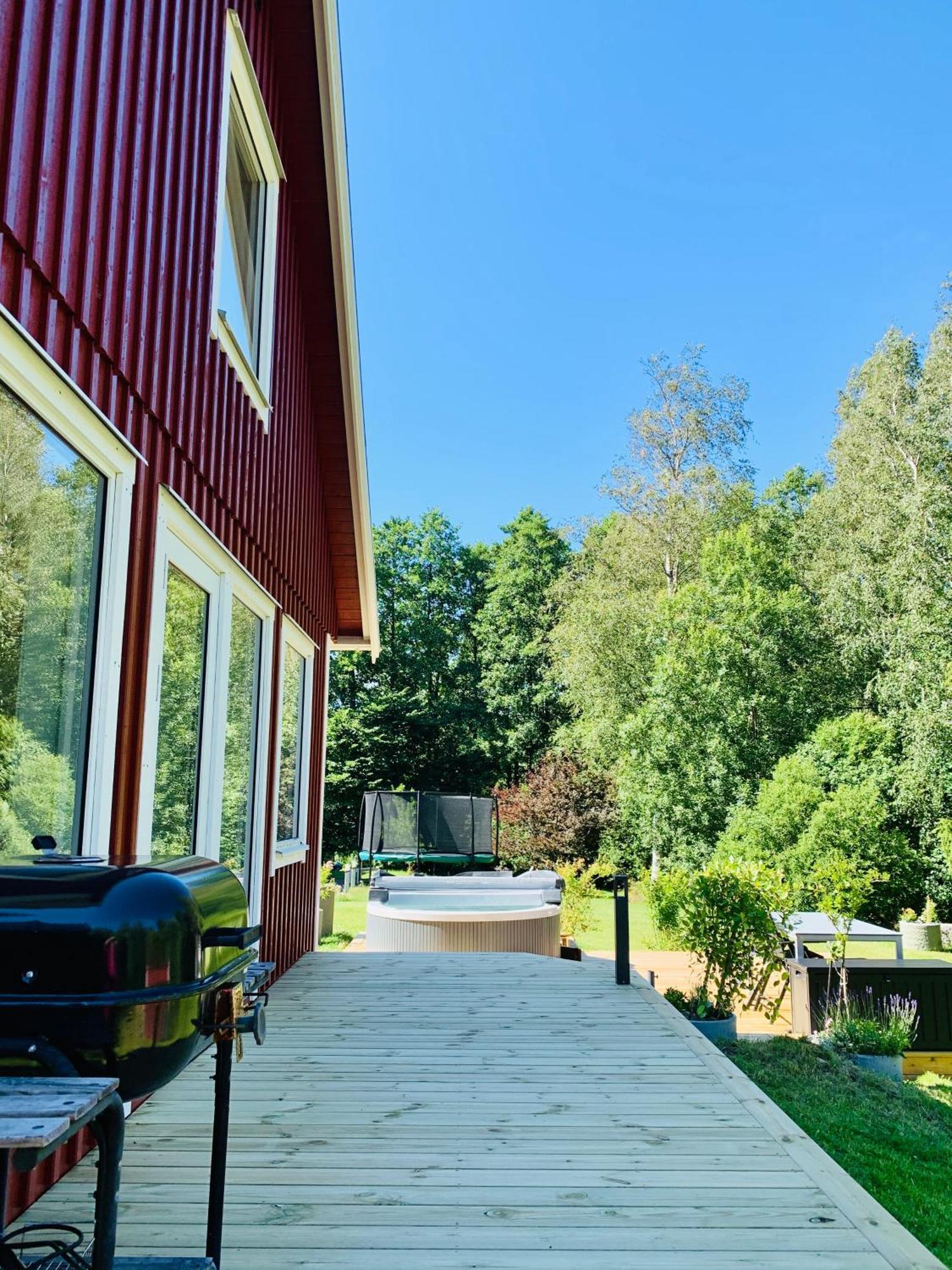 The Blomsholm Cabin - Recharge Your Electric Car Stromstad Ruang foto