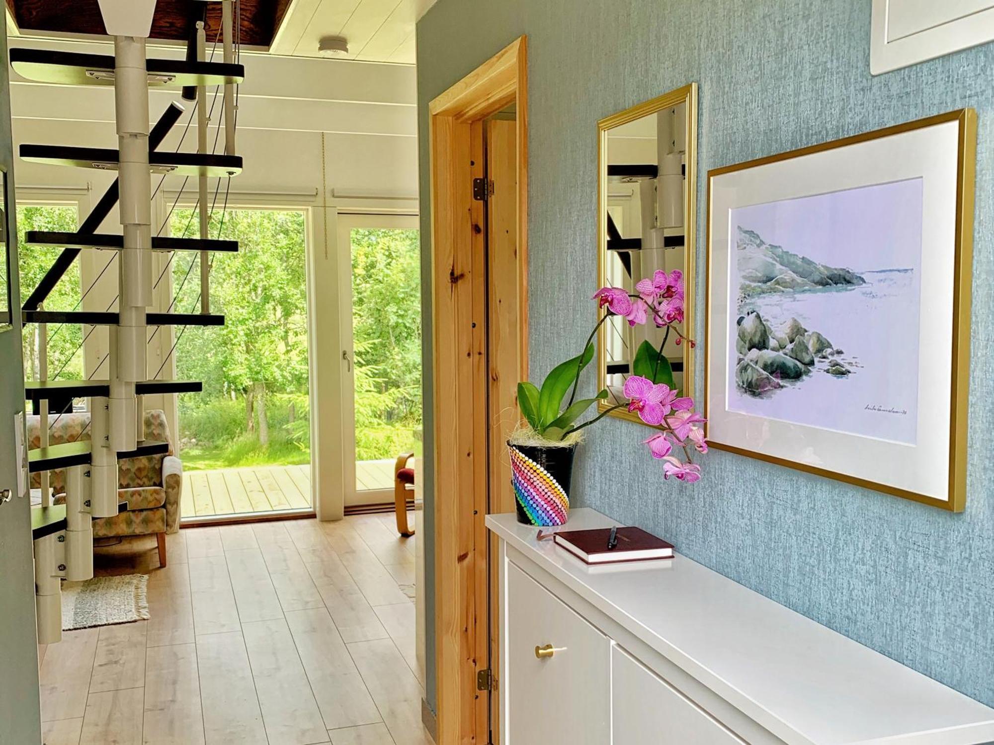 The Blomsholm Cabin - Recharge Your Electric Car Stromstad Bagian luar foto