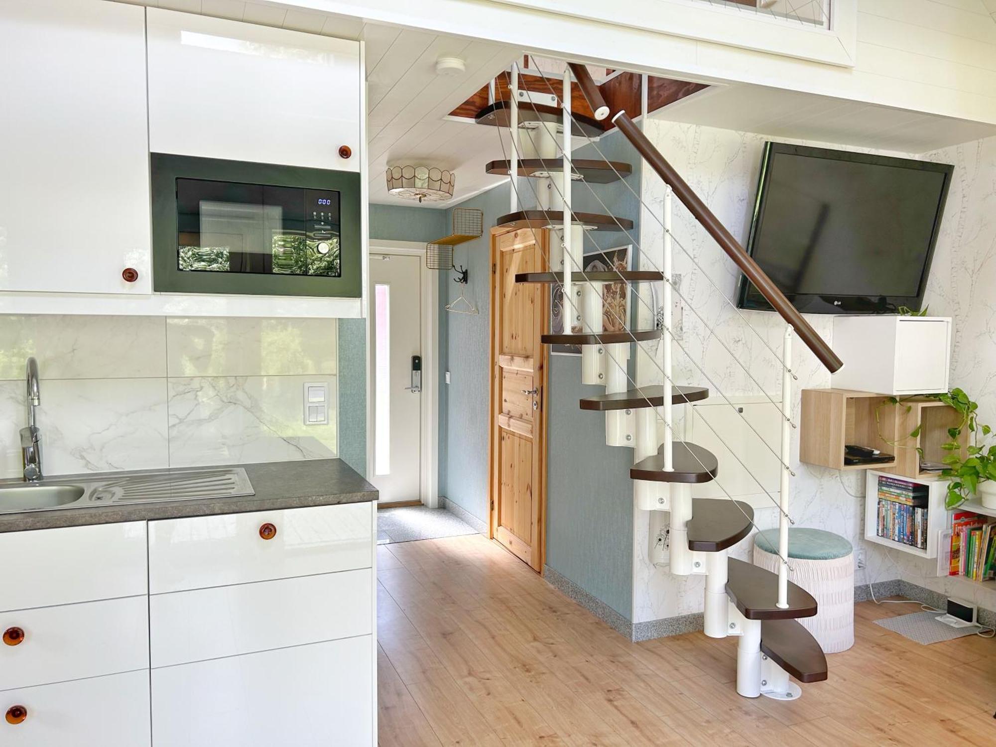 The Blomsholm Cabin - Recharge Your Electric Car Stromstad Bagian luar foto